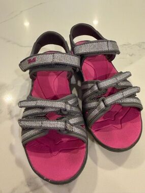NWOT Kids Teva Tirra Strap Sandals